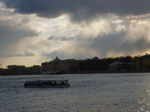 Rio Nieva - vista para a Academia de Artes de São Petersburgo
