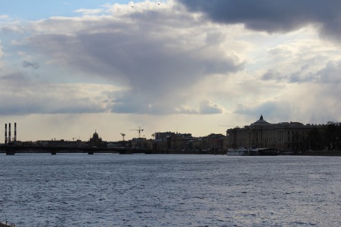 Rio Nieva - Vista para a Academia de Artes de São Petersburgo e para a Ponte Blagoveshchensky