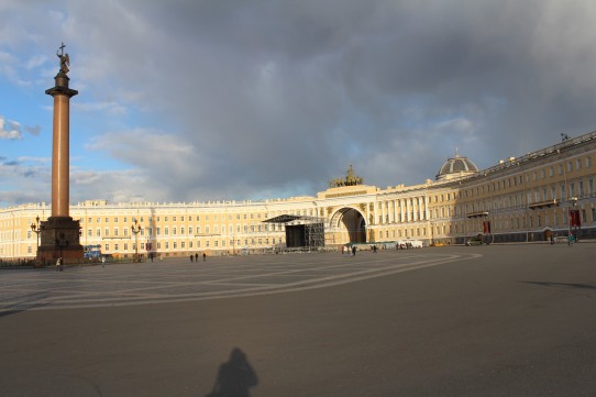 Praça do Palácio de Inverno, Coluna de Alexandre, Edíficio do Estado Maior, e Arco de Carlo Rossi, São Petersburgo